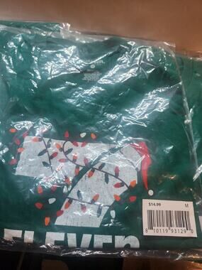 7-Eleven Holiday Christmas T-shirt - NEW in sealed package - Size Medium